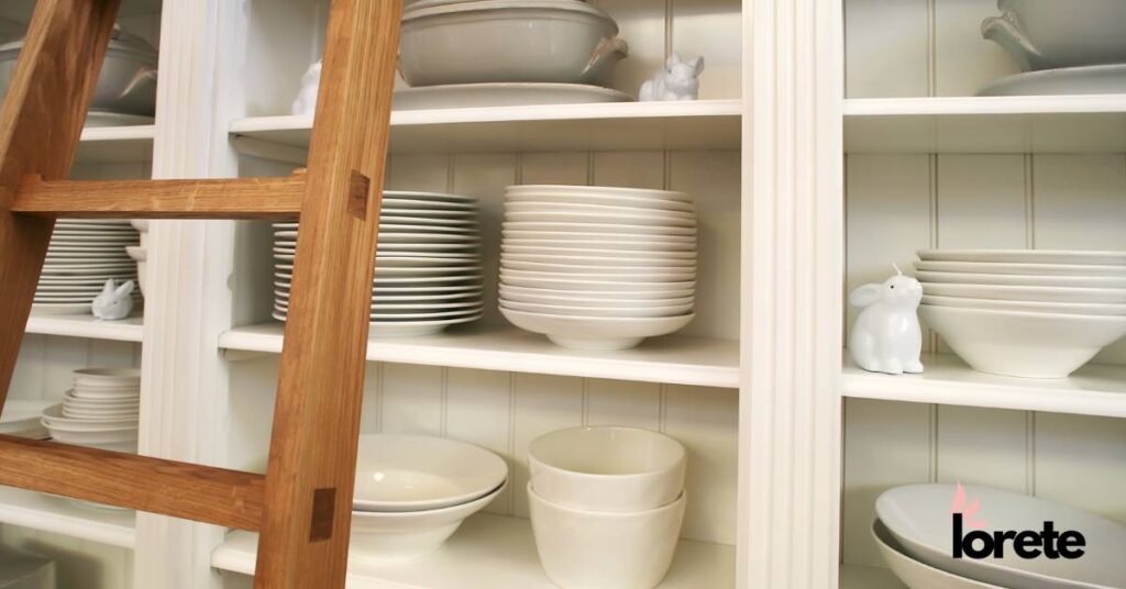 przechowywanie w nowoczesnej kuchni szafki z naczyniami